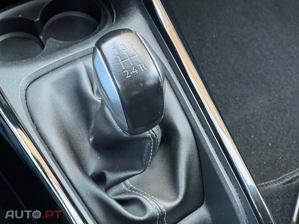 Peugeot 2008 1.5 BlueHDi Signature