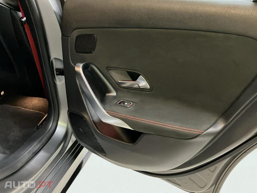 Mercedes-Benz A 35 AMG 4Matic Speedshift DCT 7G