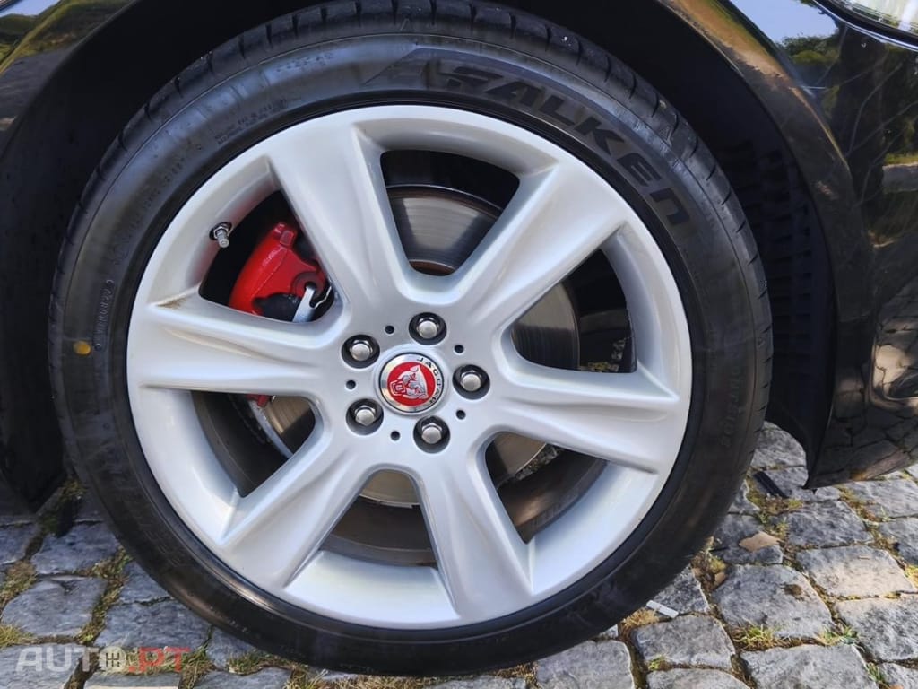 Jaguar XE 2.0 D Portfolio Aut.