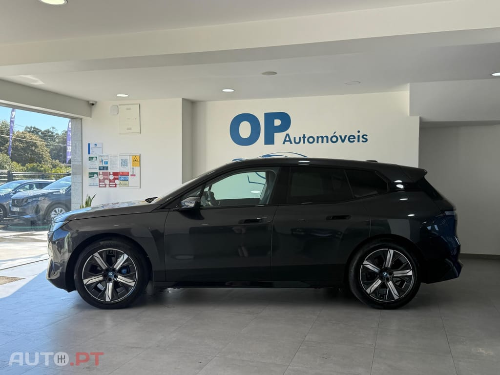 BMW iX xDrive 40 Pack Desportivo