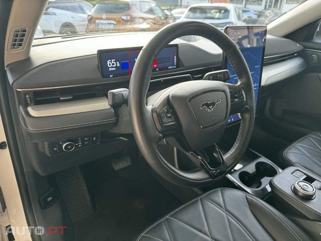 Ford Mustang Mach-E 75.7 kWh Base