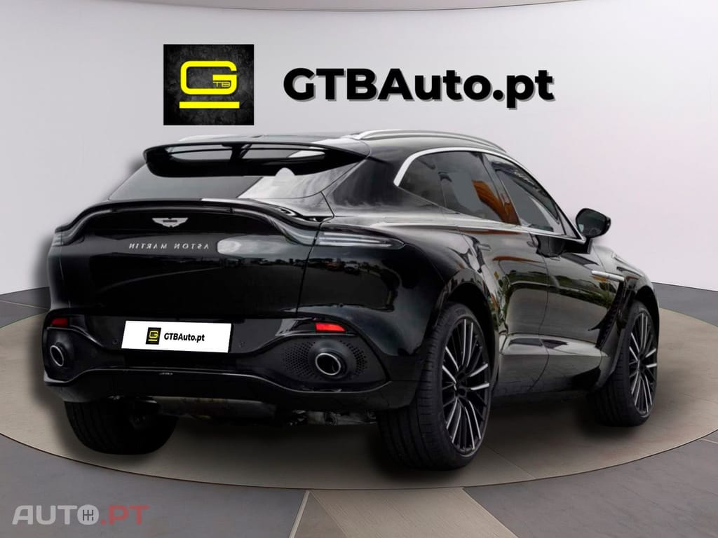 Aston Martin DBX V8