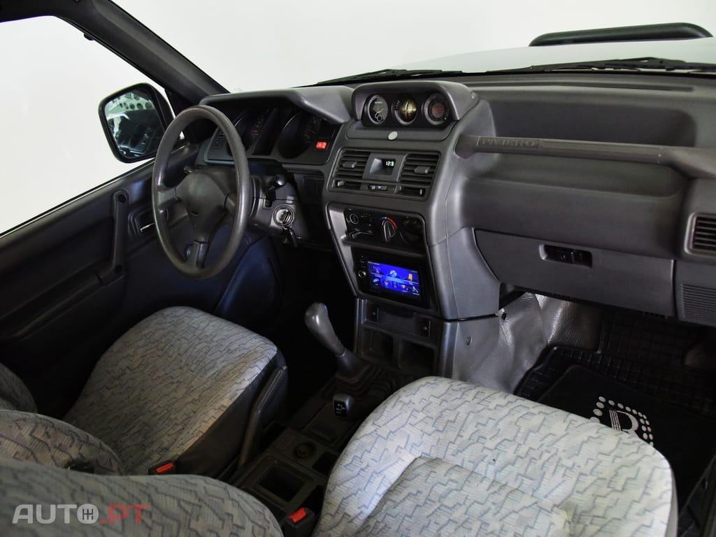 Mitsubishi Pajero 2.5 TD GL Canvas Top