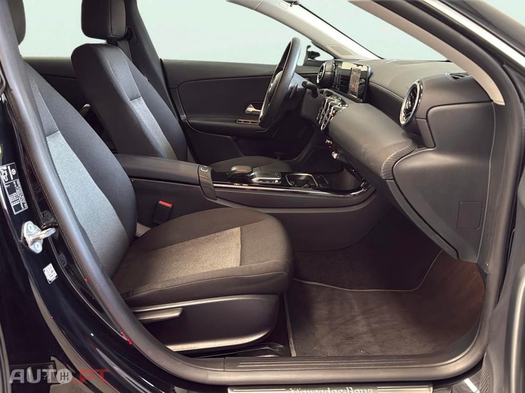 Mercedes-Benz CLA 180 7G-DCT Progressive