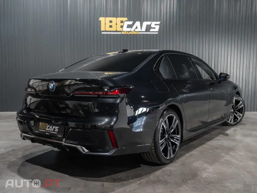 BMW 750 750e xDrive Pack Desportivo M
