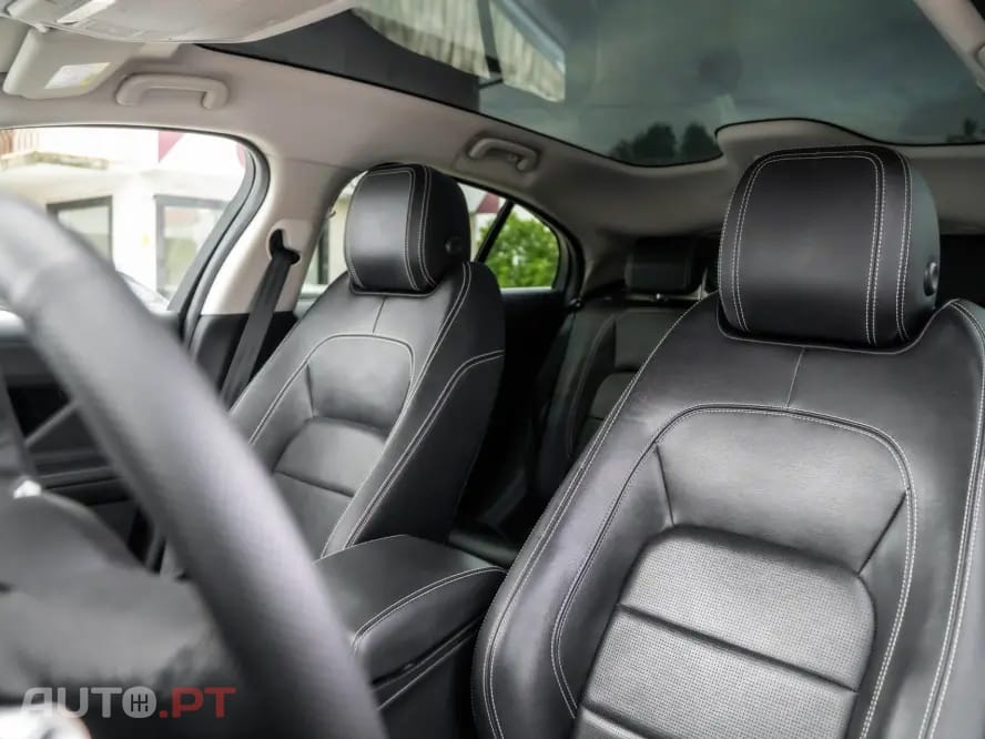 Jaguar I-Pace EV400 AWD SE