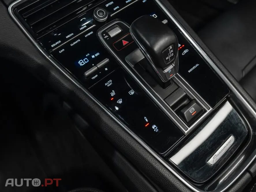 Porsche Panamera 4 E-Hybrid Platinum Edition