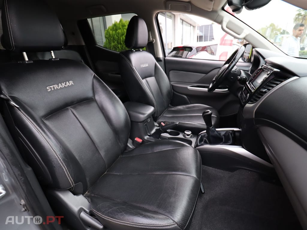 Mitsubishi L200 2.4 DI-D CD Invite Strakar Look 4WD