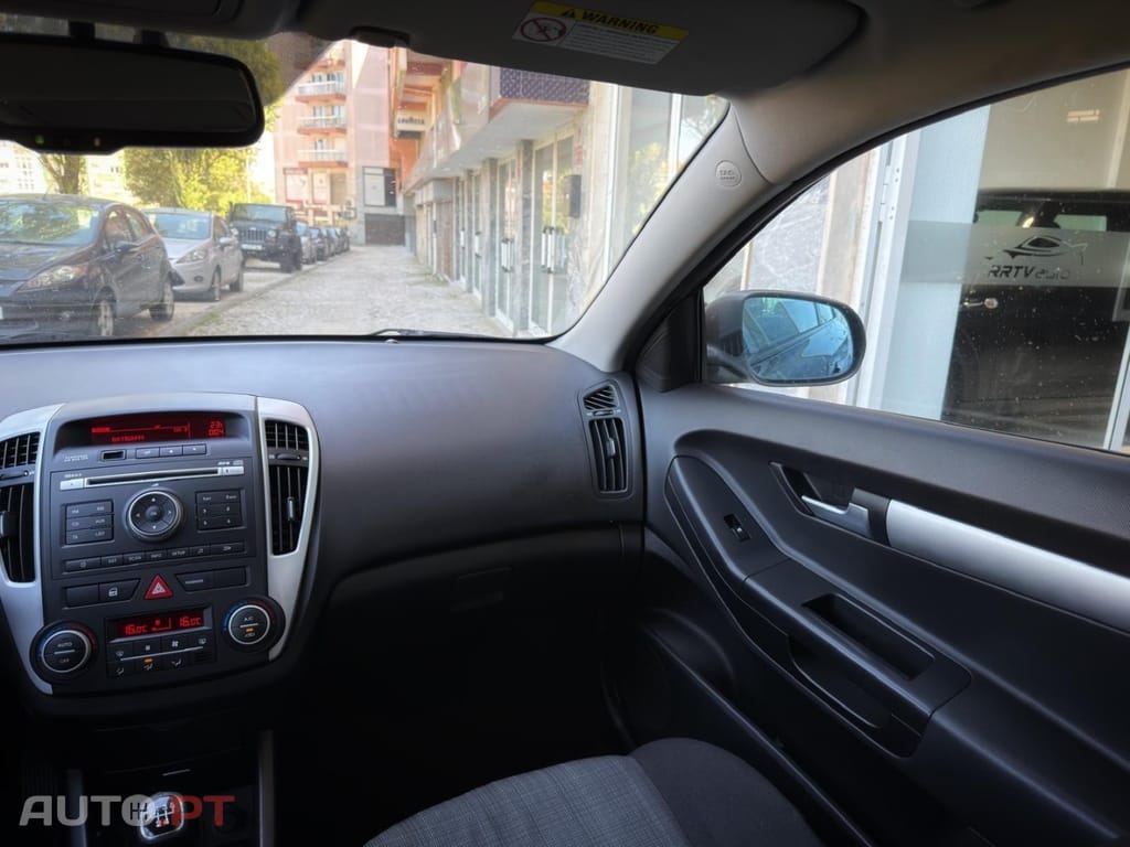 Kia Ceed S Coupé 1.4 CVVT EX ISG