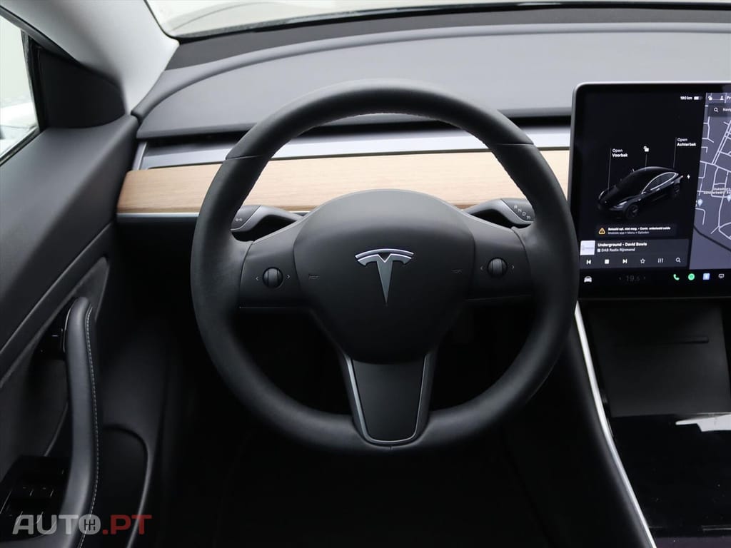 Tesla Model 3 Standard RWD Plus AUTOPILOT