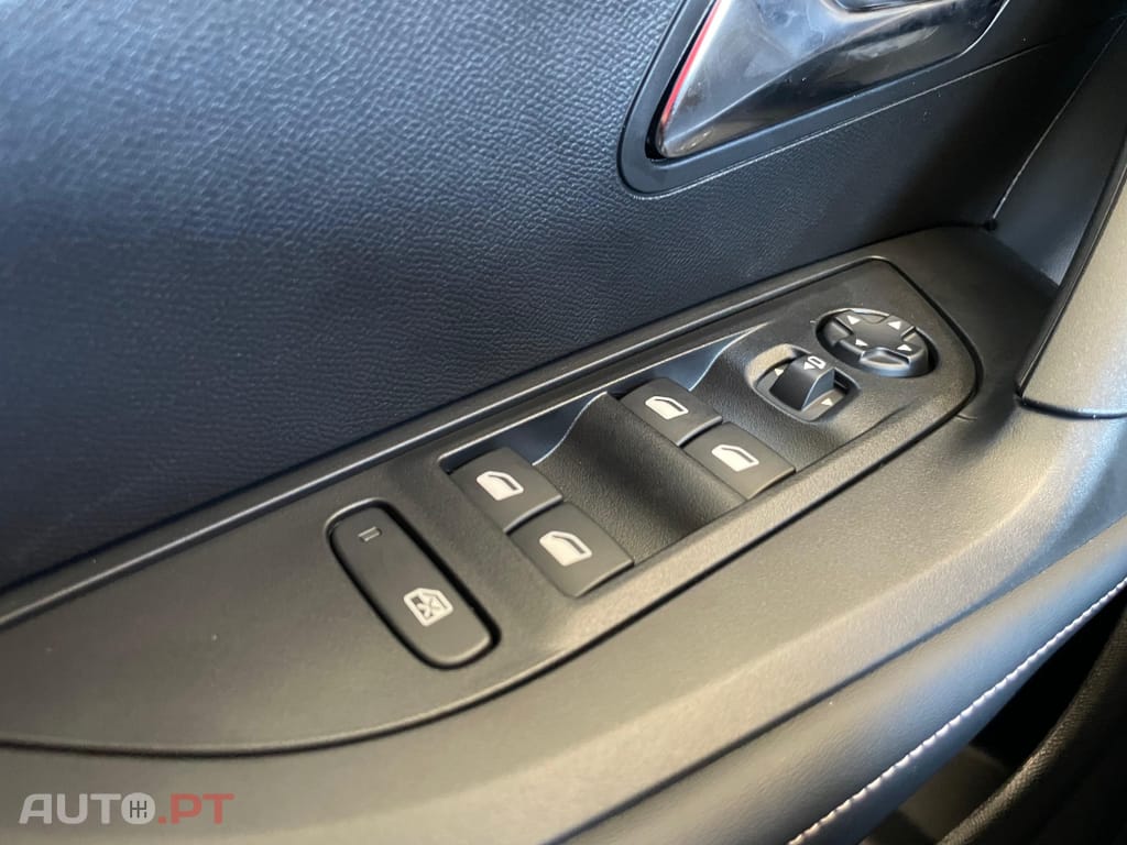 Peugeot 2008 1.2 PureTech Active Pack