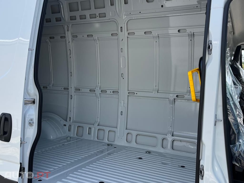 Iveco Daily 3.0 35C18HV 4100 18m3