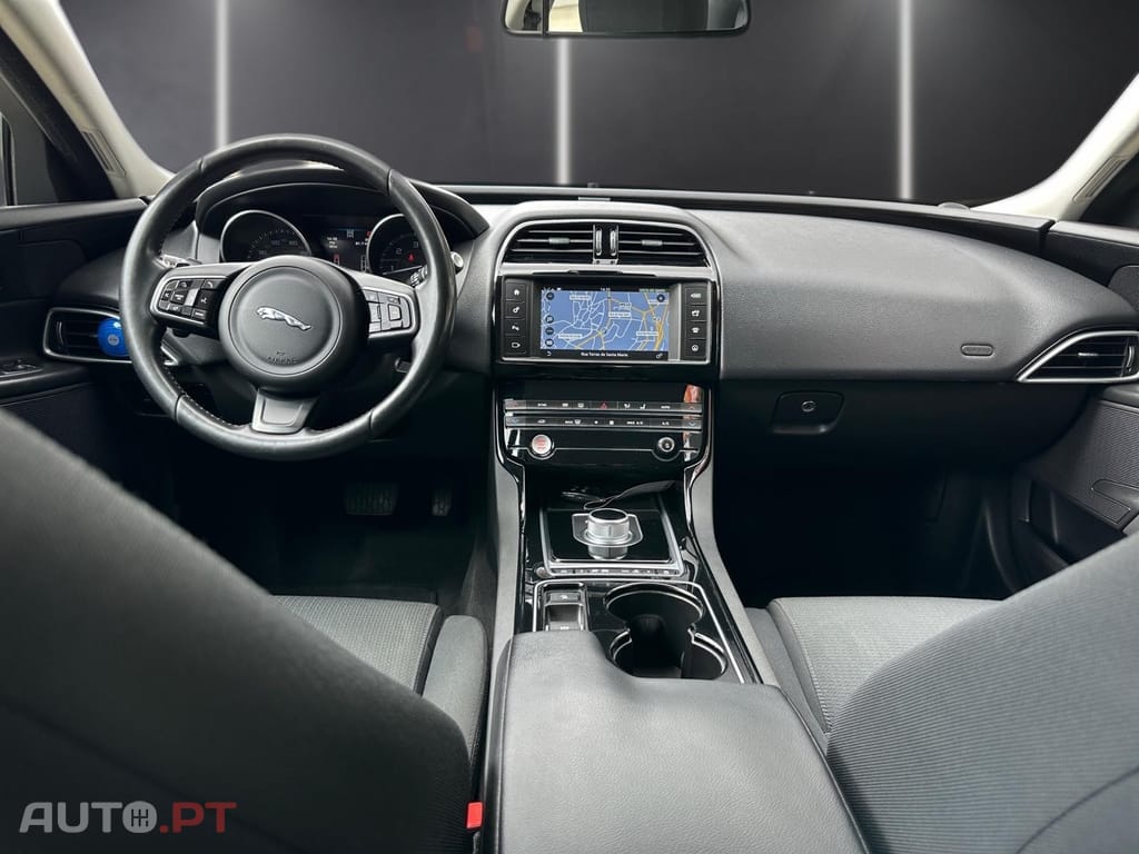Jaguar XE 2.0 D Prestige Aut.