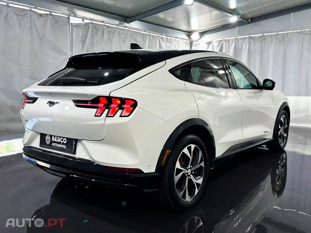 Ford Mustang Mach-E AWD PREMIUM