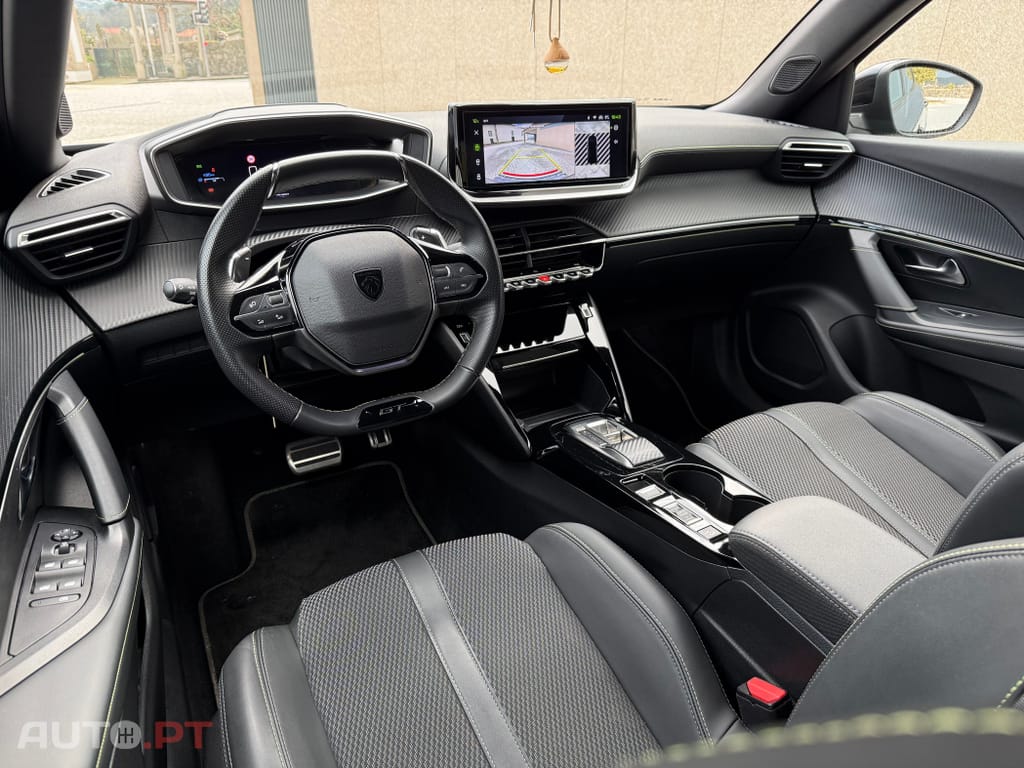 Peugeot 2008 1.2 PureTech GT EAT8