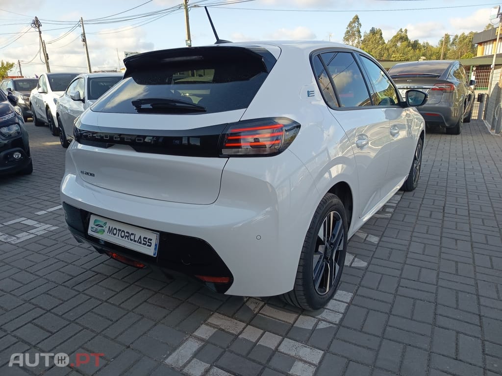 Peugeot E-208 50 kWh Style