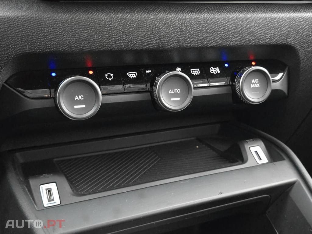 Citroen C4 BlueHDi 130 Stop&Start EAT8 SHINE