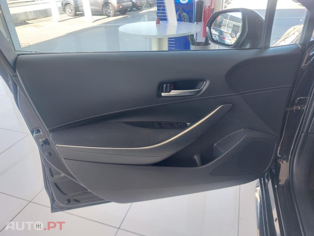 Toyota Corolla 1.8 Hybrid Comfort — fotografia 18