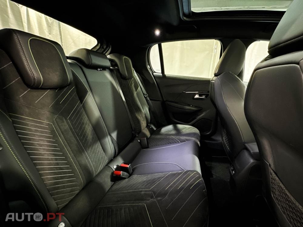 Peugeot E-208 51 kWh GT