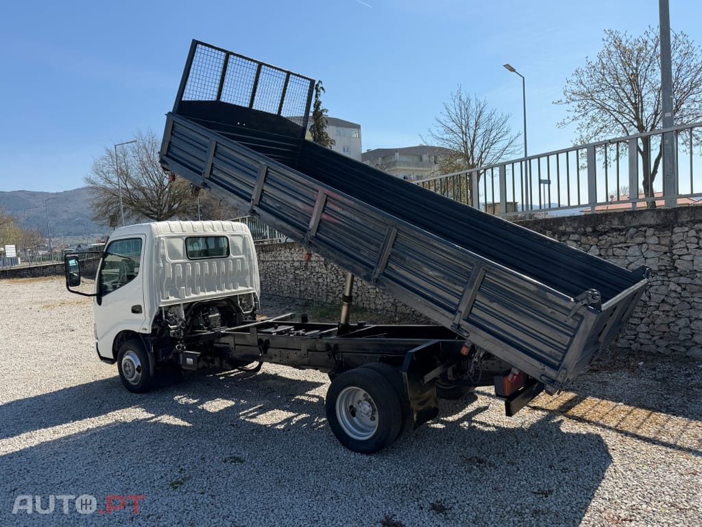 Toyota Dyna M D4-D 3LUG Tri-Basculante Nacional