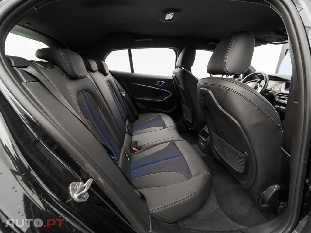BMW 118 i Pack Desportivo M Auto
