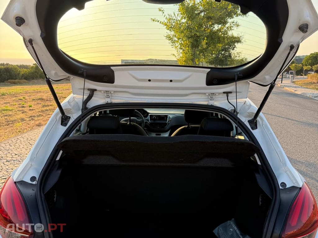 Peugeot 208 Peugeot 208 1.6 BlueHDi Access