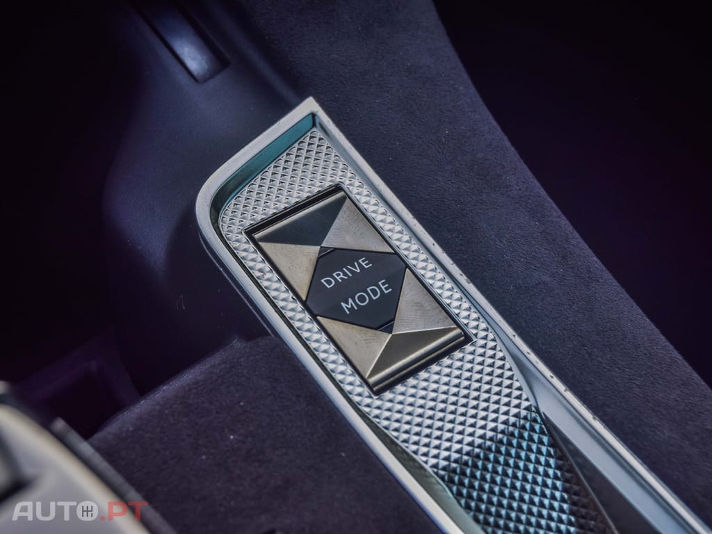 DS DS7 Crossback E-TENSE PERFORMANCE LINE +