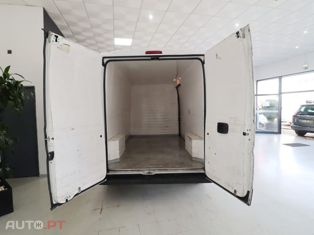 Peugeot Boxer 2.0 BlueHDi 330 L2H2 Premium