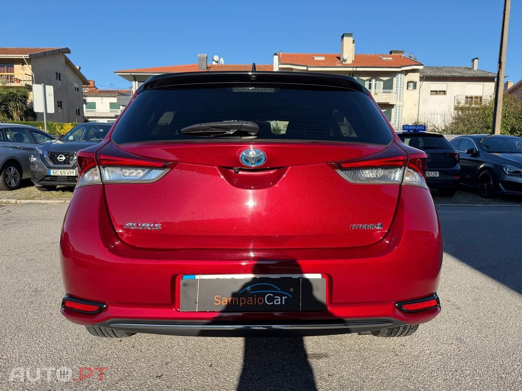 Toyota Auris 1.8 HSD Comfort +P.Sport+Navi