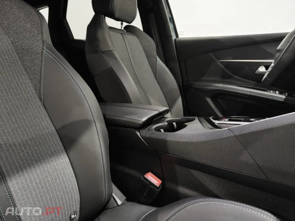 Peugeot 3008 1.6 Hybrid Allure e-EAT8