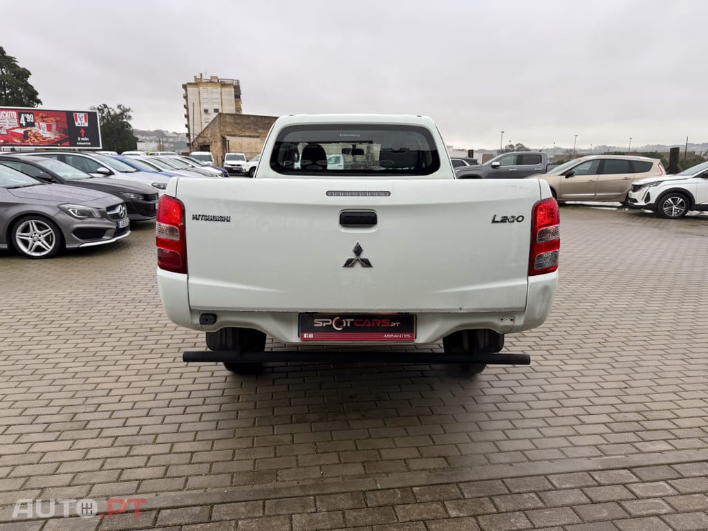 Mitsubishi L200 2.4 DI-D CD Invite 4WD