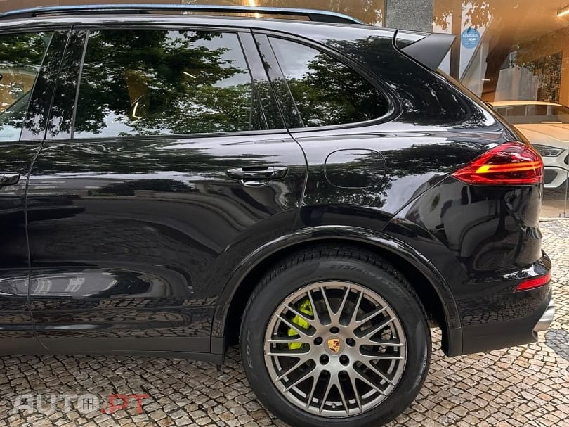 Porsche Cayenne S E-Hybrid Platinum Edition