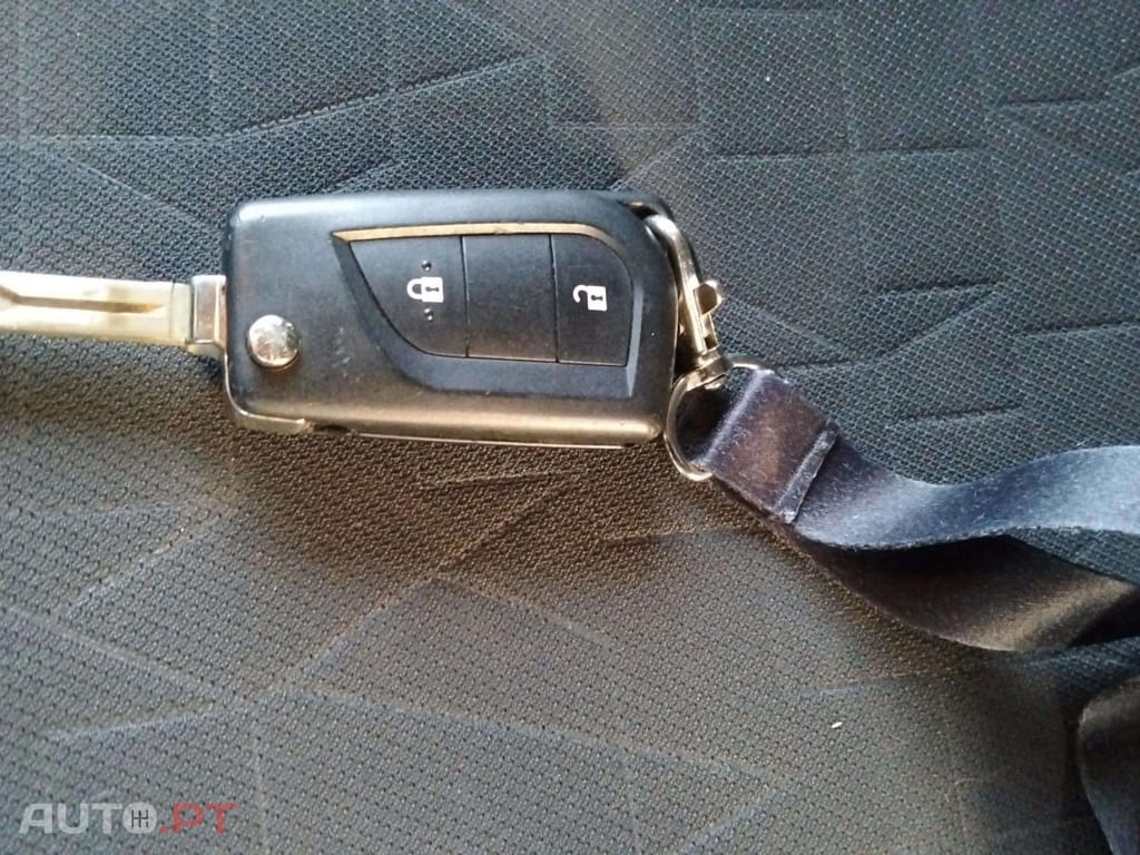 Toyota Aygo 1.0 VVti Exclusive Red