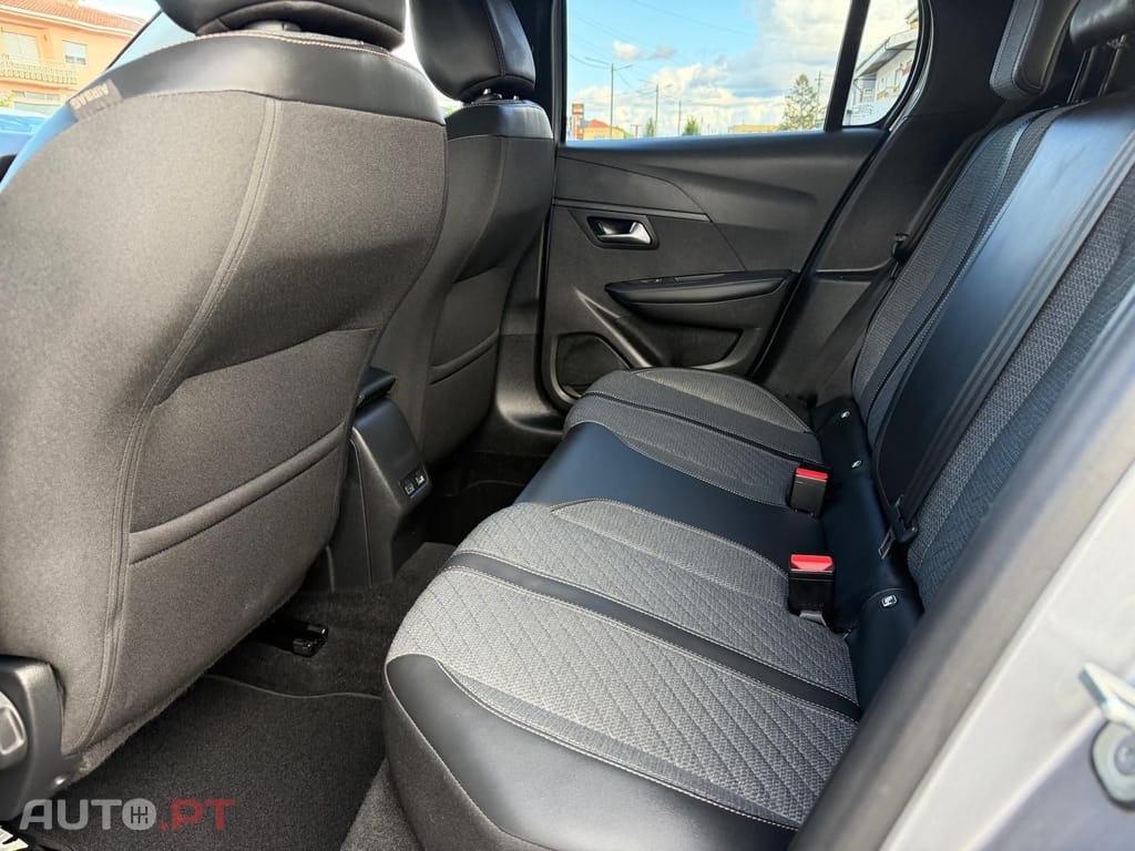 Peugeot 208 1.2 Hybrid Allure e-DCS6