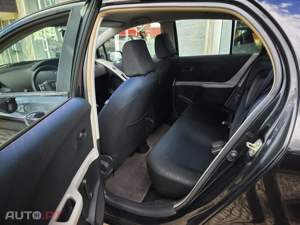 Toyota Yaris 1.0 VVT-i Sol+AC