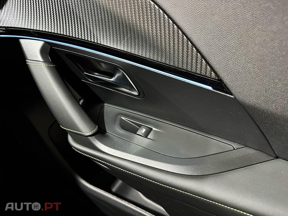Peugeot E-2008 54 kWh GT