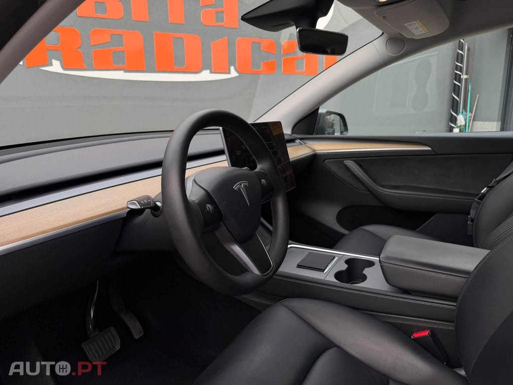 Tesla Model Y Long-Range RWD