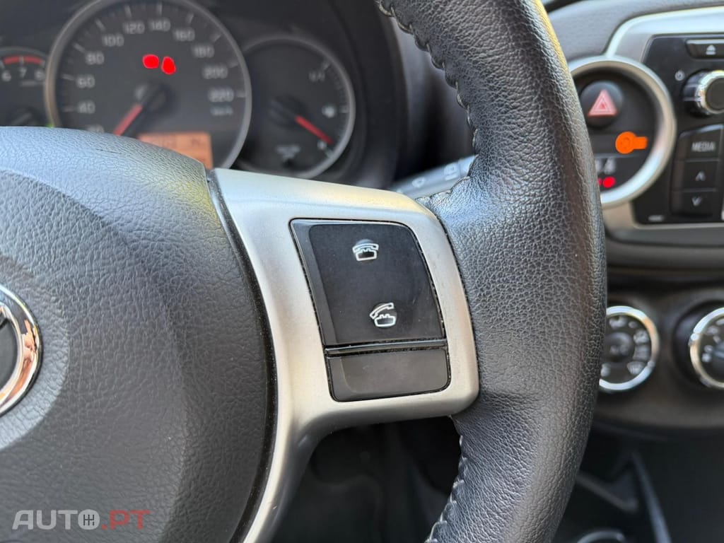 Toyota Yaris 1.0 VVT-i Comfort +PS Style +P.Techno