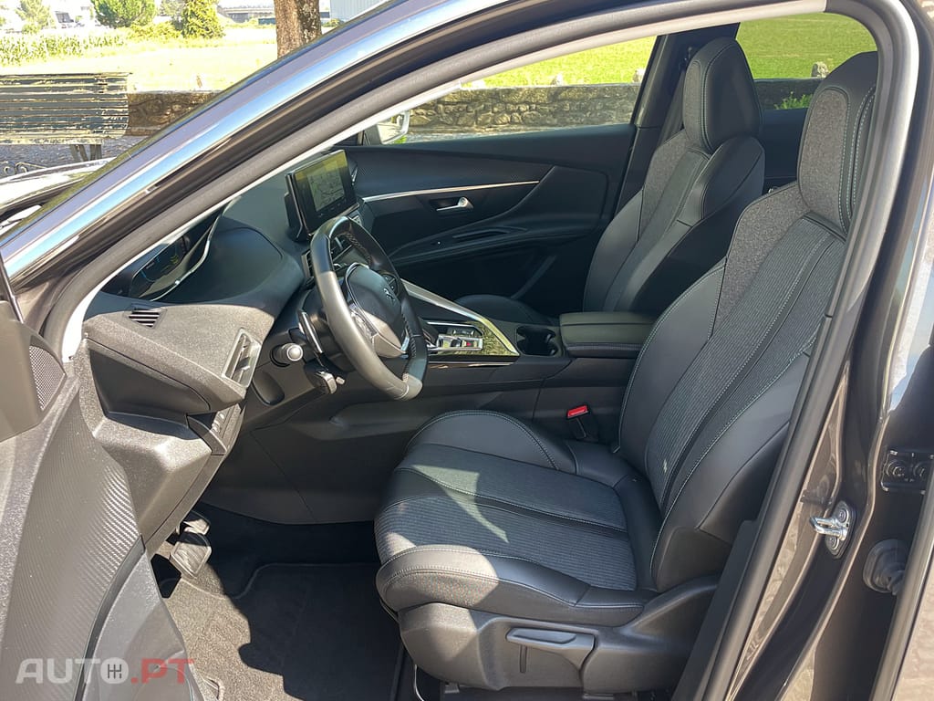 Peugeot 3008 1.6 Hybrid Allure Pack e-EAT8