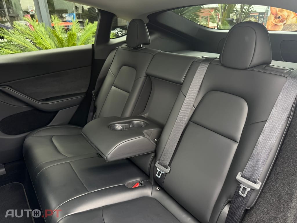 Tesla Model Y Long-Range RWD