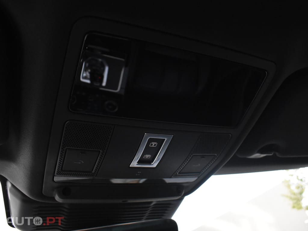 Land Rover Evoque 1.5 P300e AWD R-Dynamic SE Auto