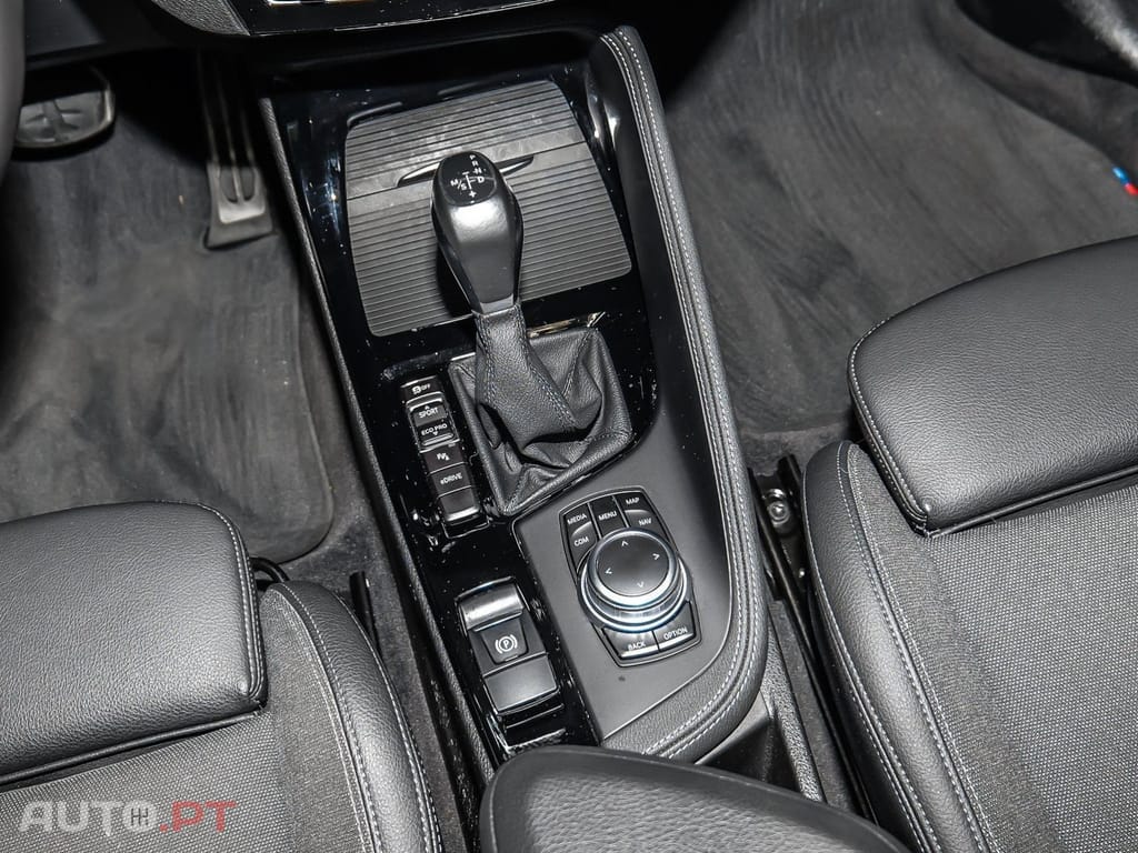 BMW X2 I.V.A DEDUTIVEL xDrive25e M-Sport Pano