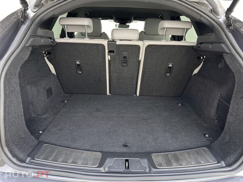 Jaguar E-Pace 1.5 P300e R-Dynamic HSE AWD Aut.