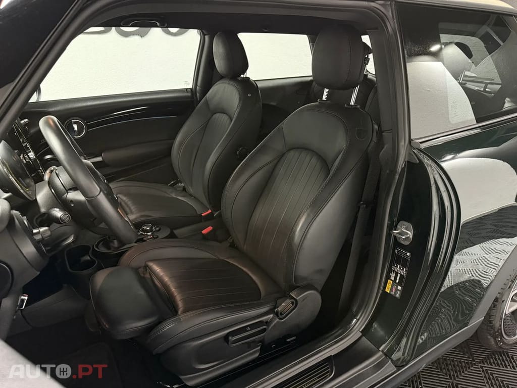 MINI Cooper Cooper SE Resolute Edition