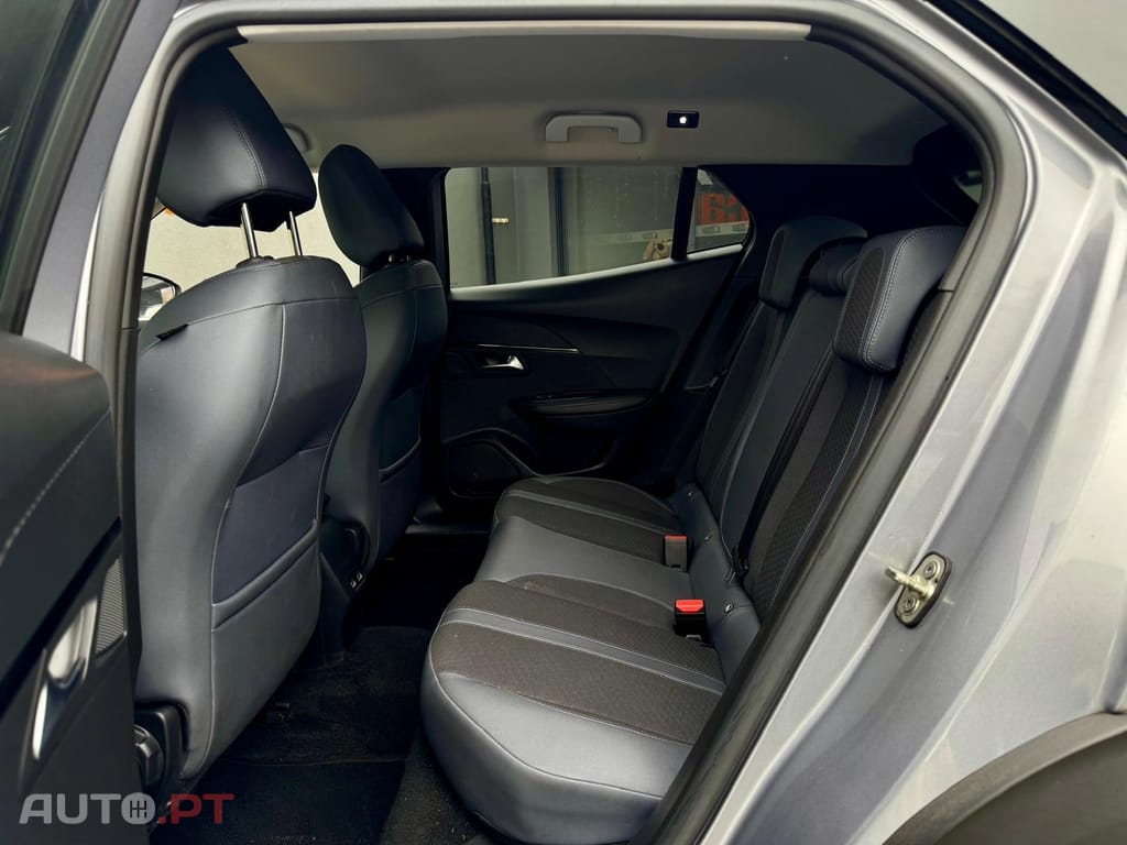 Peugeot E-2008 50 kWh Allure