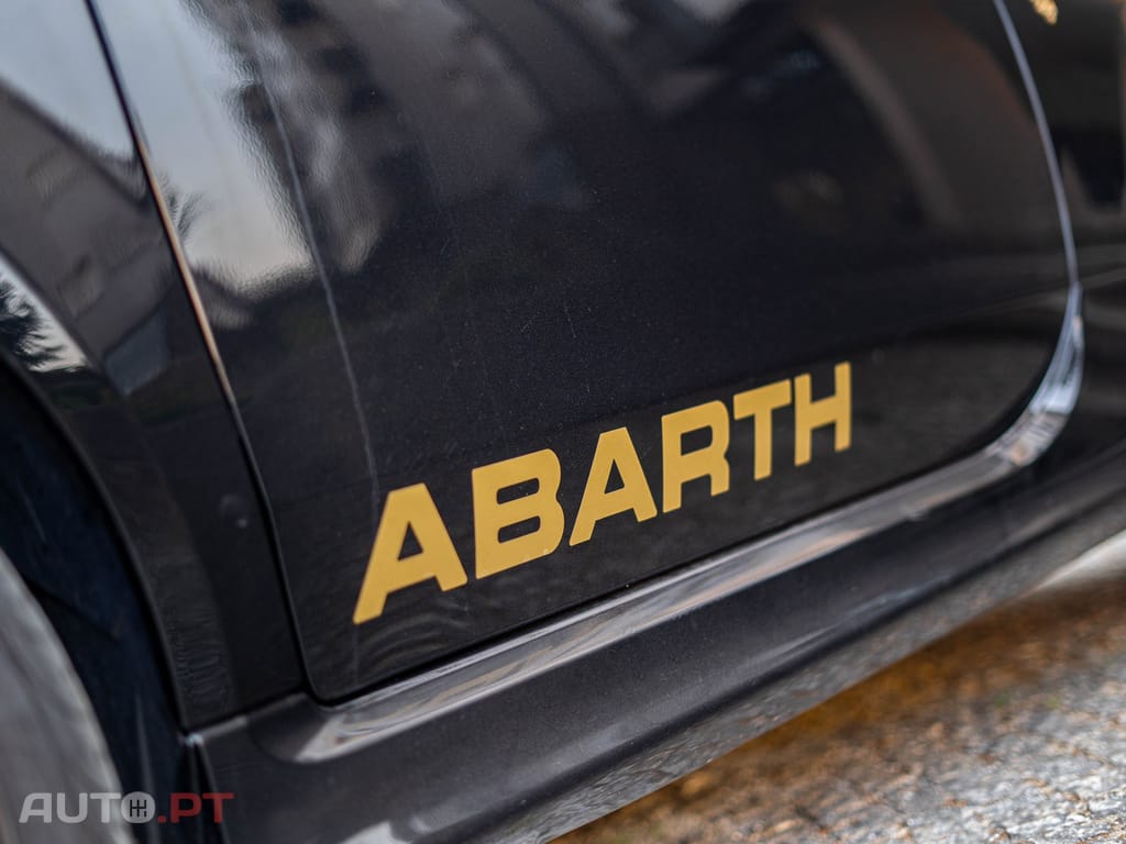 Abarth 595C 1.4 T-Jet Scorpioneoro