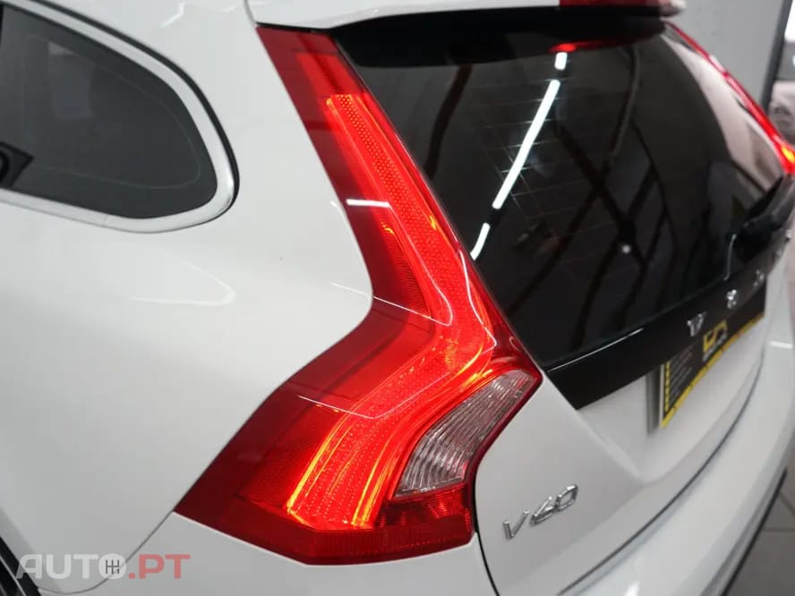 Volvo V60 2.4 D6 R-Design AWD Phev