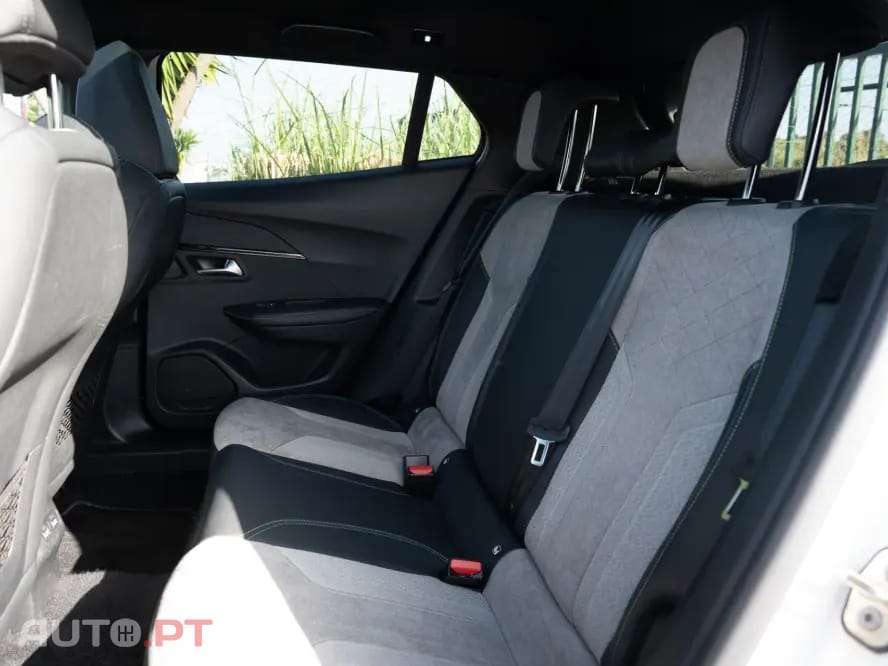 Peugeot E-2008 50 kWh GT