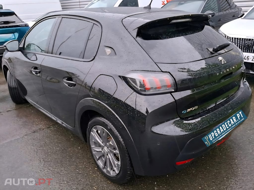 Peugeot E-208 50 kWh Allure Roadtrip