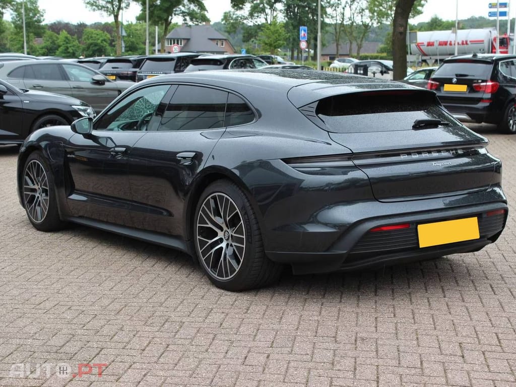 Porsche Taycan 93 kWh